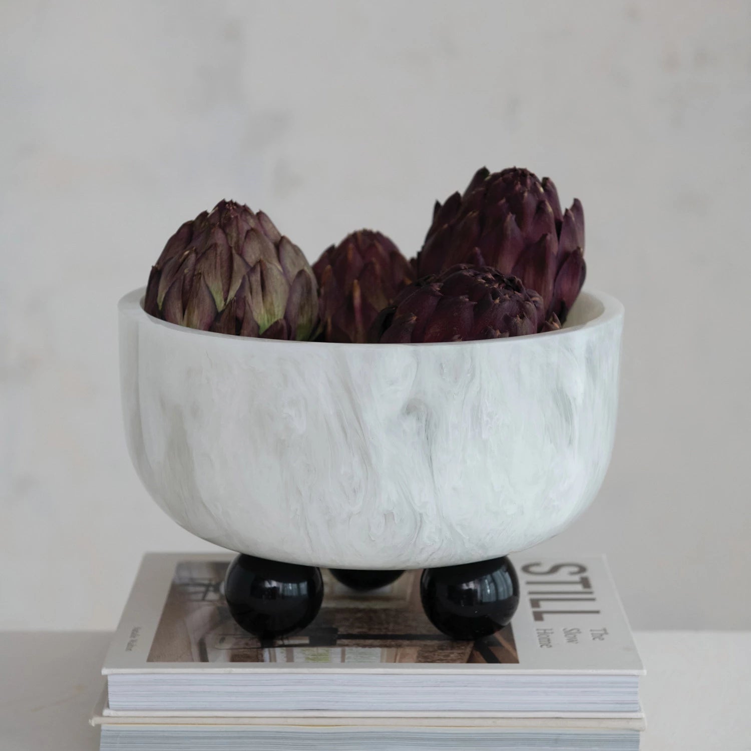 Bowl de Resina Marmoleada con Pies Esféricos 2