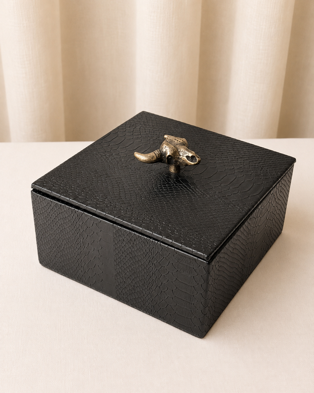 Caja 4 Divisiones Toro Negro